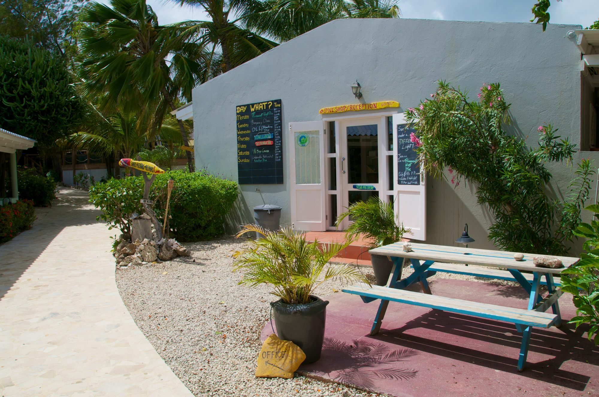 Caribbean Club Bonaire Aparthotel Exterior photo